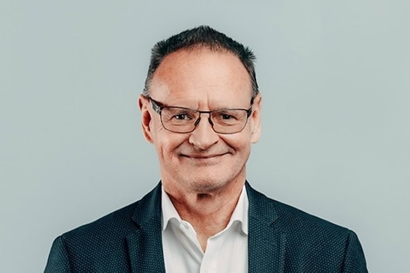Günter Hagspiel bei einem professionellen Porträt, EBS Group, Business, Führungskraft.