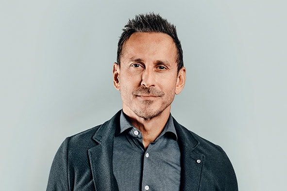 Michael Leitner, professioneller Geschäftsmann, in formeller Kleidung, EBS Group.